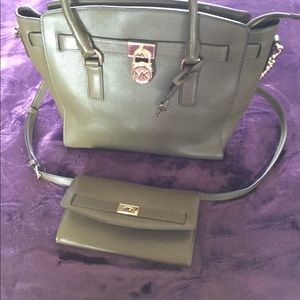 Authentic Michael kors cross shoulder bag